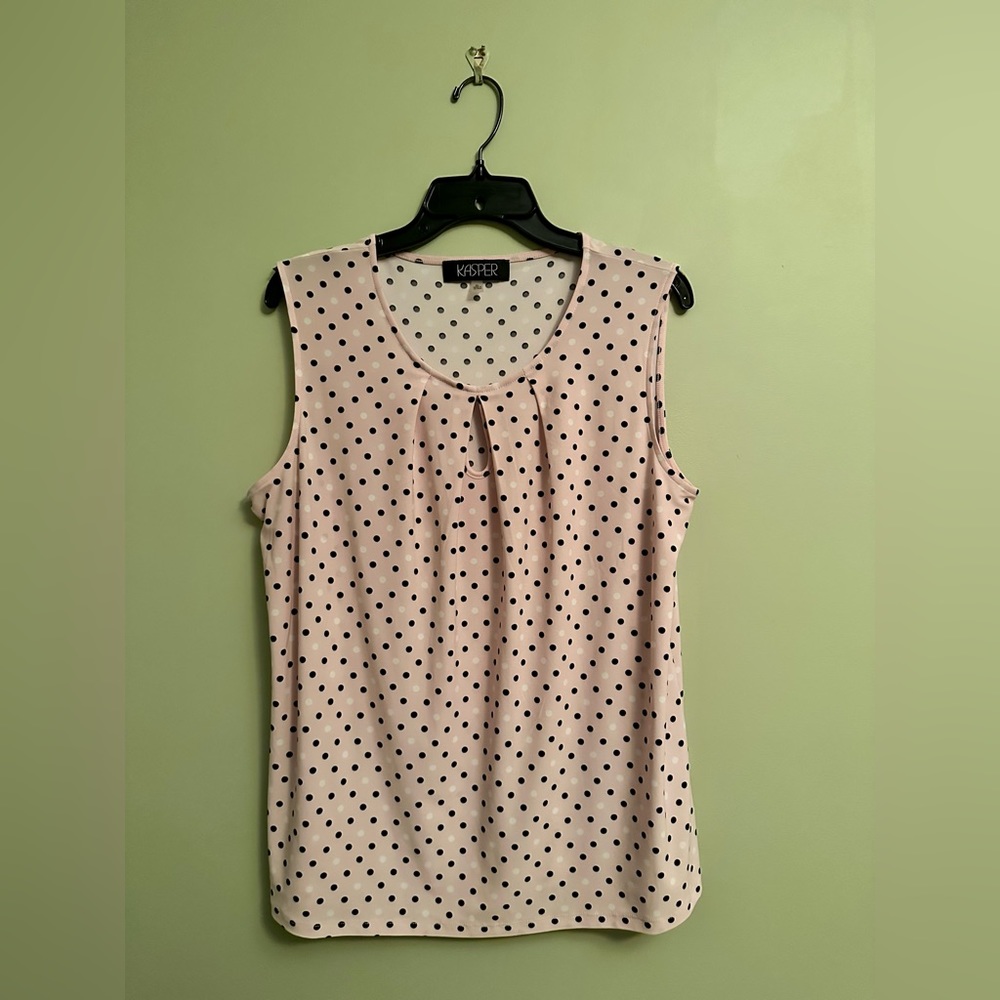 EUC Kasper sleeveless pink with black and white polka dots top.